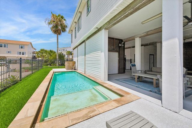 506 Westerly Drive, Tiki Island, TX 77554
