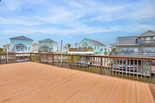 506 Westerly Drive, Tiki Island, TX 77554
