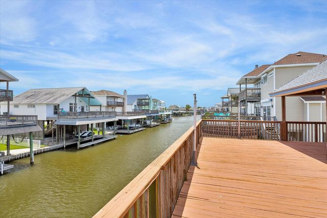 506 Westerly Drive, Tiki Island, TX 77554
