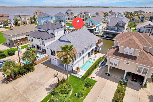 506 Westerly Drive, Tiki Island, TX 77554