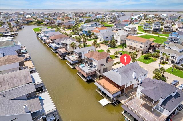 506 Westerly Drive, Tiki Island, TX 77554