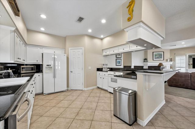 506 Westerly Drive, Tiki Island, TX 77554