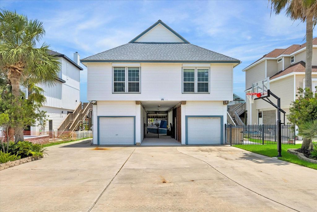 506 Westerly Drive, Tiki Island, TX 77554