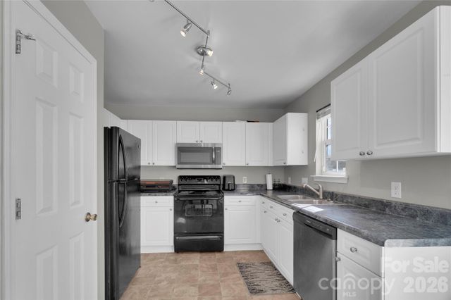 7020 Frye Place, Charlotte, NC 28269