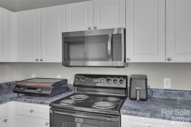 7020 Frye Place, Charlotte, NC 28269