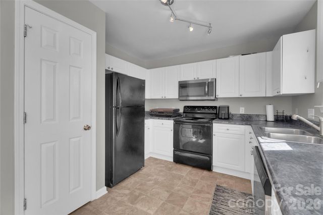 7020 Frye Place, Charlotte, NC 28269