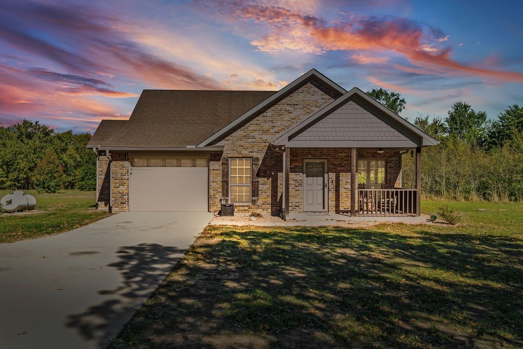 692 County Road 3318, Greenville, TX 75402