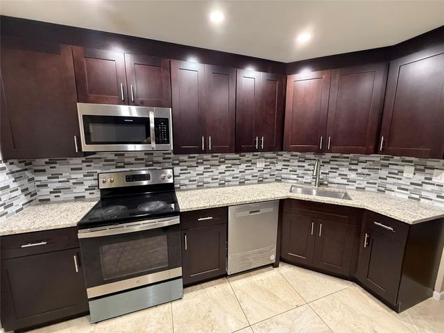 3575 Broken Woods Drive 601, Coral Springs, FL 33065