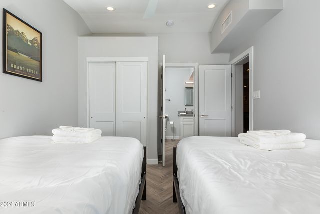 7532 E HAZELWOOD Street, Scottsdale, AZ 85251