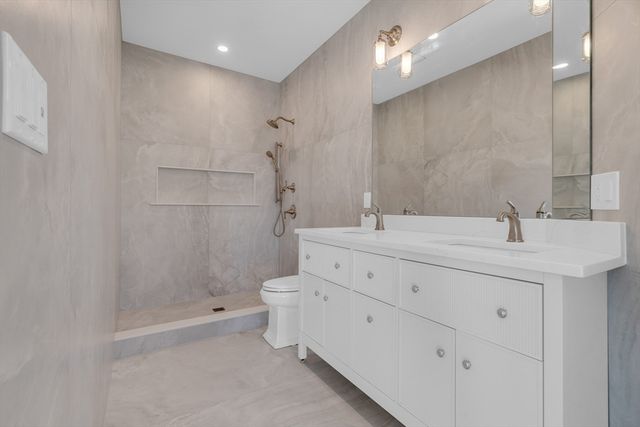 1396 Beacon Street 3rd Floor, Brookline, MA 02446