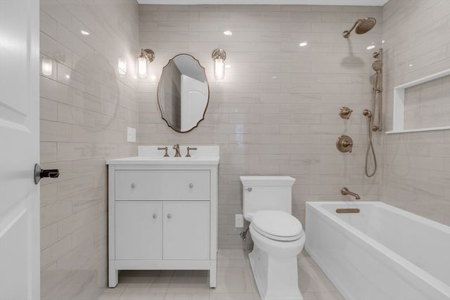 1396 Beacon Street 3rd Floor, Brookline, MA 02446