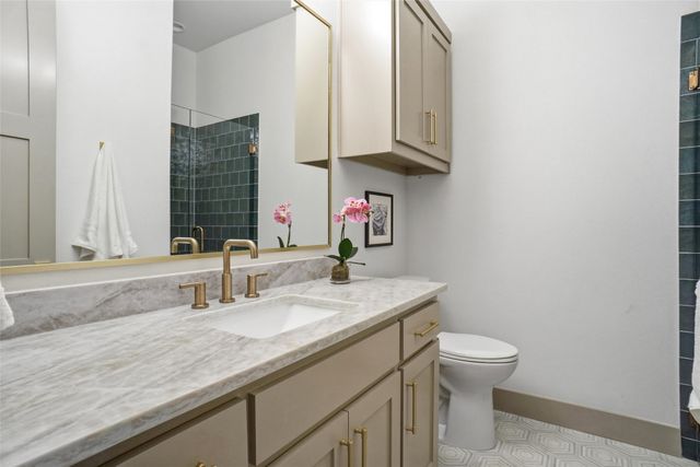 1012 N Oak Street, Roanoke, TX 76262