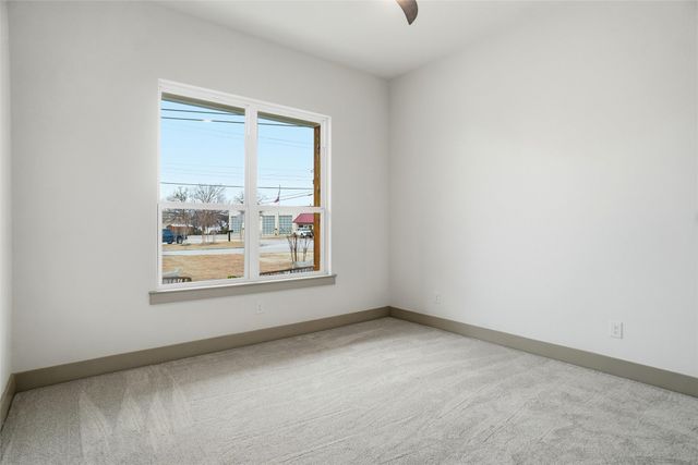 1012 N Oak Street, Roanoke, TX 76262