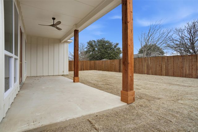 1012 N Oak Street, Roanoke, TX 76262