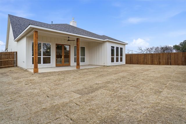 1012 N Oak Street, Roanoke, TX 76262