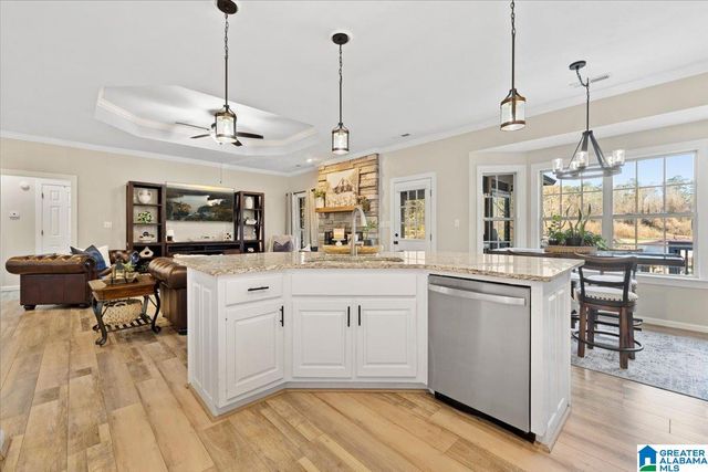 836 LAKESHORE LANE, Oneonta, AL 35121