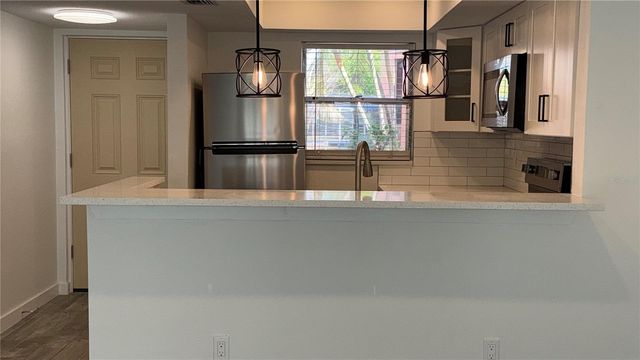 4805 ALT 19 311, Palm Harbor, FL 34683