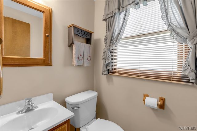 72 October Lane, Amherst, NY 14228