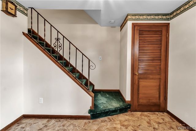 72 October Lane, Amherst, NY 14228