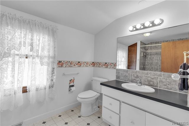 72 October Lane, Amherst, NY 14228
