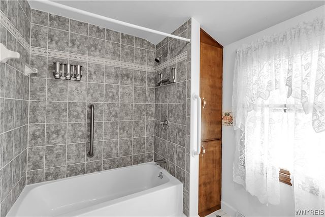 72 October Lane, Amherst, NY 14228