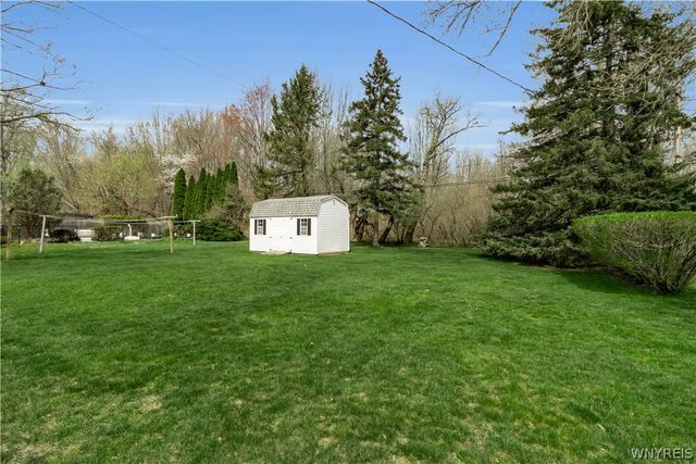 72 October Lane, Amherst, NY 14228