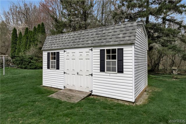 72 October Lane, Amherst, NY 14228