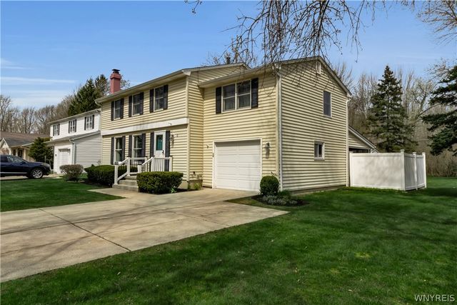 72 October Lane, Amherst, NY 14228
