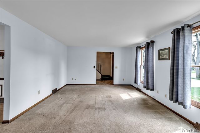 72 October Lane, Amherst, NY 14228