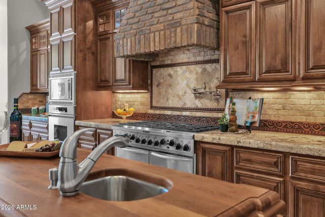 3055 E WATERMAN Way, Gilbert, AZ 85297