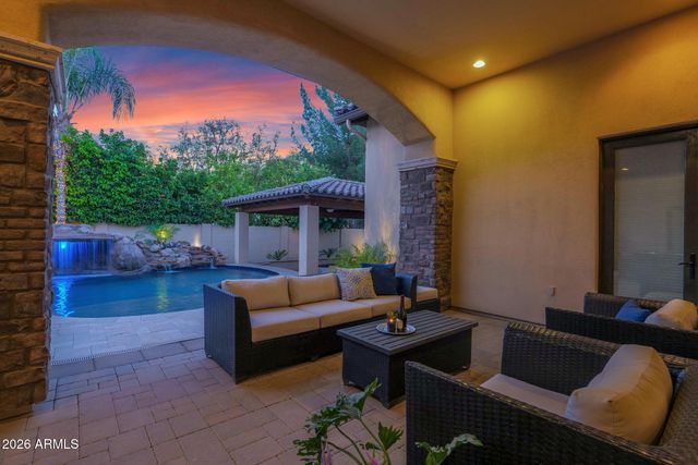 3055 E WATERMAN Way, Gilbert, AZ 85297