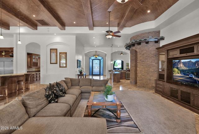 3055 E WATERMAN Way, Gilbert, AZ 85297