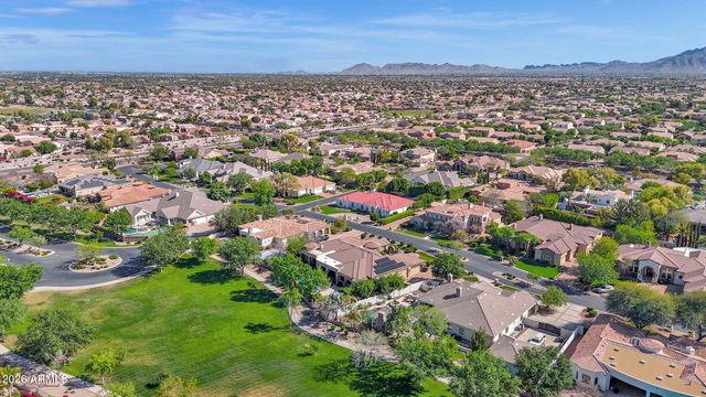 3055 E WATERMAN Way, Gilbert, AZ 85297