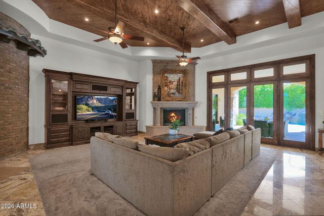 3055 E WATERMAN Way, Gilbert, AZ 85297