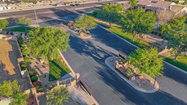 3055 E WATERMAN Way, Gilbert, AZ 85297