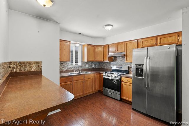 24297 Dale Avenue, Eastpointe, MI 48021