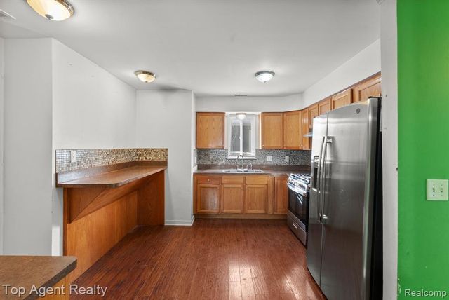 24297 Dale Avenue, Eastpointe, MI 48021