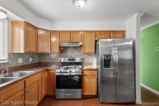 24297 Dale Avenue, Eastpointe, MI 48021