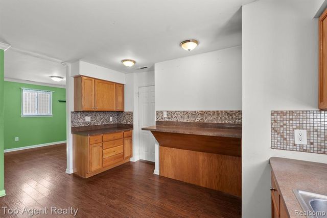 24297 Dale Avenue, Eastpointe, MI 48021