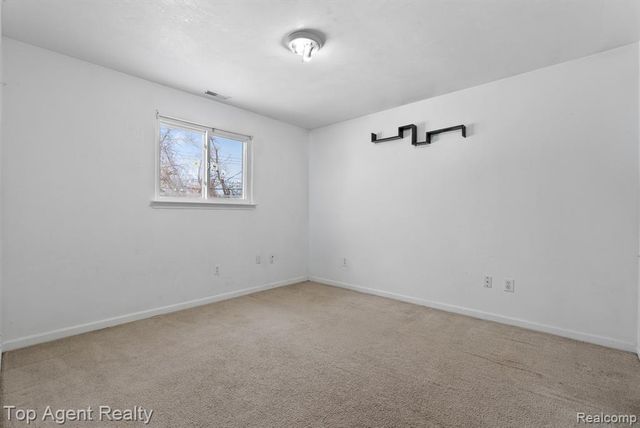 24297 Dale Avenue, Eastpointe, MI 48021