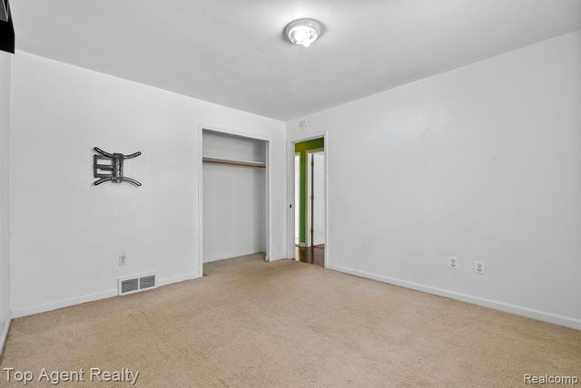 24297 Dale Avenue, Eastpointe, MI 48021