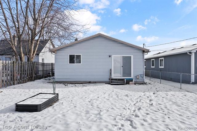 24297 Dale Avenue, Eastpointe, MI 48021