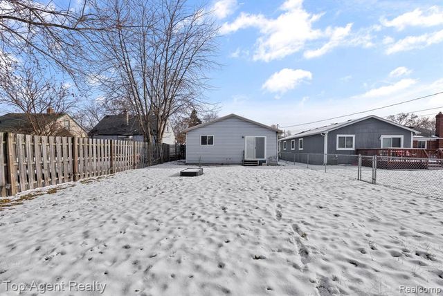 24297 Dale Avenue, Eastpointe, MI 48021