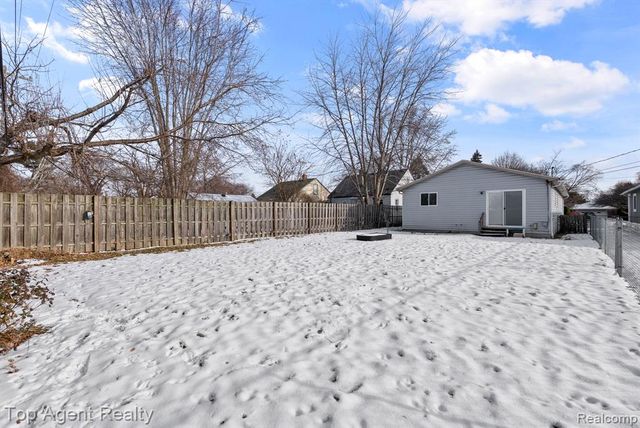 24297 Dale Avenue, Eastpointe, MI 48021