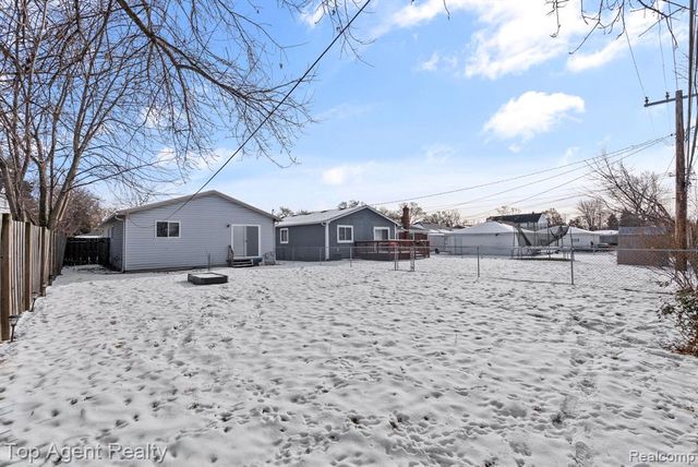 24297 Dale Avenue, Eastpointe, MI 48021