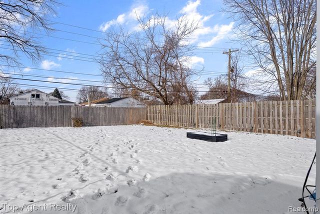 24297 Dale Avenue, Eastpointe, MI 48021