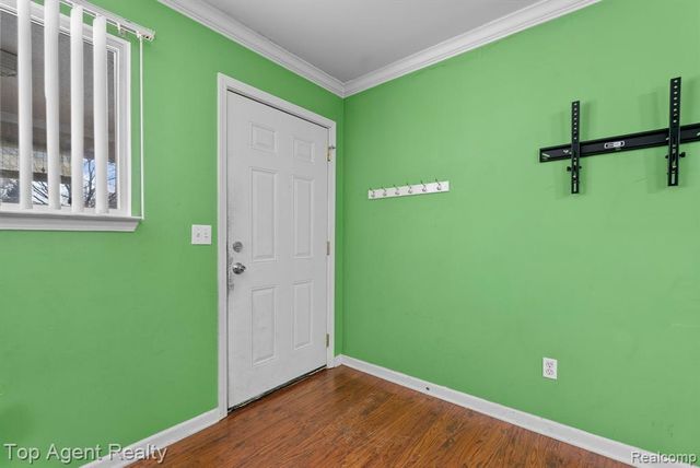 24297 Dale Avenue, Eastpointe, MI 48021