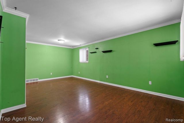 24297 Dale Avenue, Eastpointe, MI 48021