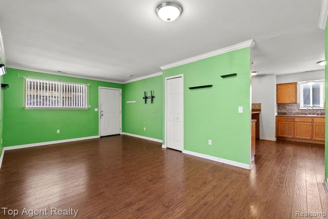 24297 Dale Avenue, Eastpointe, MI 48021