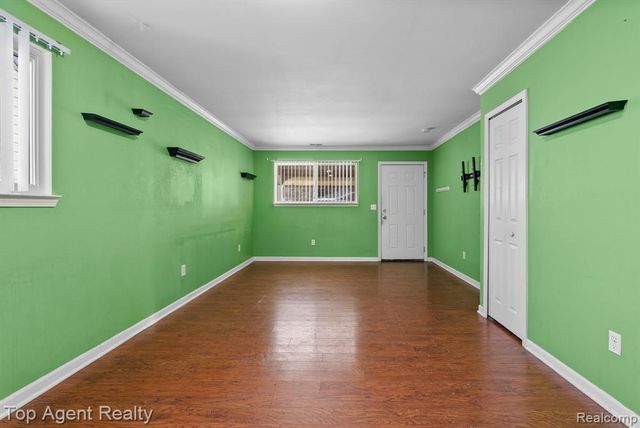 24297 Dale Avenue, Eastpointe, MI 48021